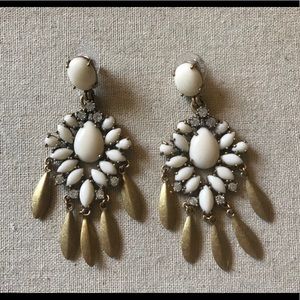 Stella & Dot cream and gold feather earrings